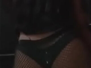 &iquest_Como muevo mi culo bailando perreo?
