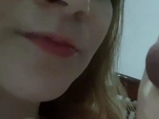 Amateur hands free close up blowjob