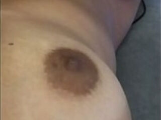 Casada safada exagera na festa da firma e distribui a buceta para os funcion&aacute_rios da log&iacute_stica. Todo mundo sabe que o marido gos