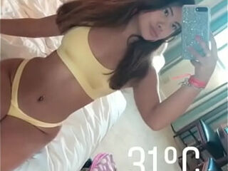 traje amarillo con mi hermana