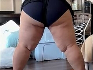 Big booty cougar flashes ass in panties