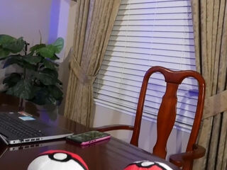 Cosplay Clash: Harley's Violet Tease with Leya