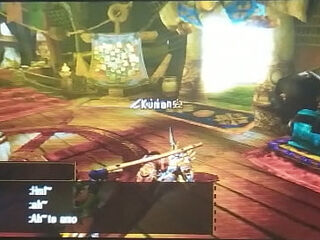 Cazadora cachonda le hace mamada a cazador de mayor rango para conseguir carrito