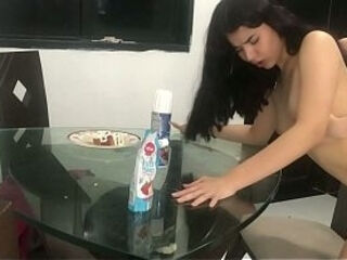 Me encantan las fresas con crema, Pero sabe mejor tu verga! HISTORIA COMPLETA