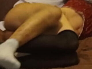 Encuentro casual con travesti de closet, dominado en privado