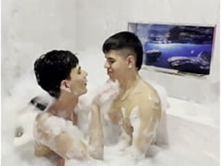 ENJOYING THIS THICK COCK FROM THIS COLOMBIAN WEBCAM GUY