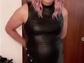 Leo crossdresser