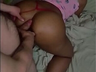 que linda y tierna se ve mi putica hijastra de 18 a&ntilde_os, no pareciera que le encanta el anal abierto