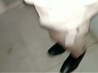 Pa&ntilde_al de tela orinado con pantalon puesto y doble orgasmo