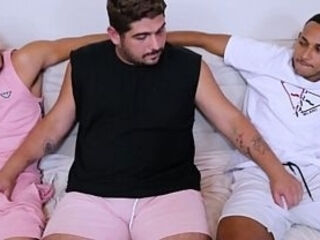 Gordinho n&atilde_o resistiu dois dotados