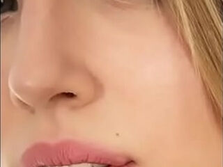 Sexy kisses for you (Audio)