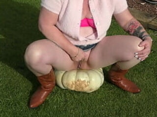 Kiwi trashy MILF uses massive pumpkin as a toilet seat in the back yard