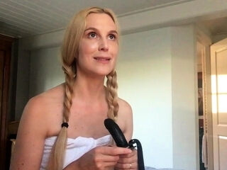 Blonde emo amateur solo masturbation