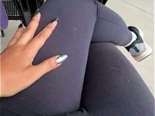 no me aguanto mas las ganas y voy a masturbarme aqui en el market