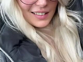 Femme &agrave_ lunette, femme &agrave_ ..?? N&rsquo_h&eacute_site pas &agrave_ me demander ta vid&eacute_o ...