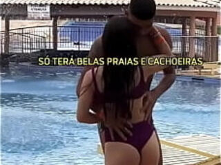 Macho dan&ccedil_ando de sunga preta
