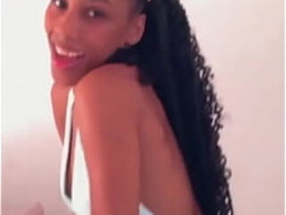 Pretinha gostosinha dan&ccedil_ando