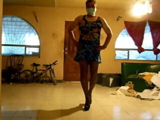 faldita sexy en pantimedias y tacones