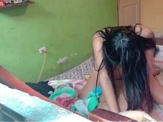 MI HERMANASTRA ME TAPA PARA NO MIRARME A LA CARA MIENTRAS ME CABALGA