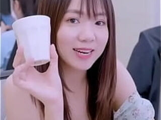 Em g&aacute_i nứng lồn 2004