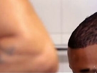 Novinho safado trai seu parceiro com favelado dotado / Naughty young man cheats on his partner with a gifted slum