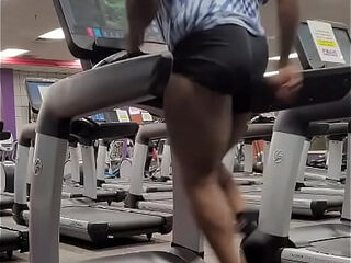 Big booty guy on treadmill