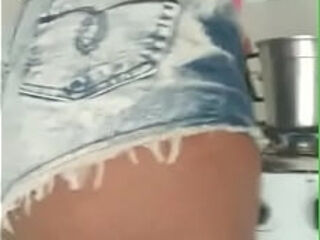 Caf&eacute_ com Thaisa lorrena rabo ou p&atilde_o?