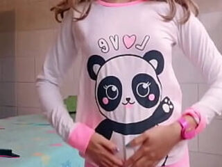 Puta safada mostrando o corpo pra provocar uma punheta