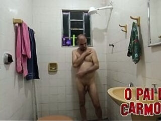 tomando aquele banho, quem vem ?