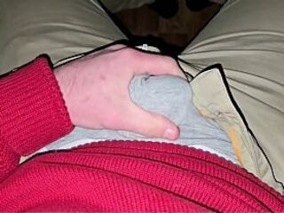 Schick gekleideter Daddy in Lederschuhen wichst nach Feierabend - PhantomGentX