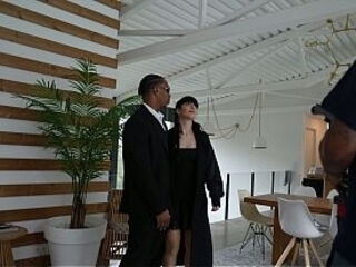 italiana se follaba a los dos amigos al mismo tiempo ahora ellos tomar&aacute_n venganza