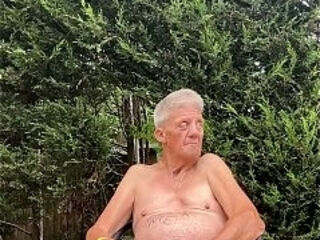 Nice wank in my garden