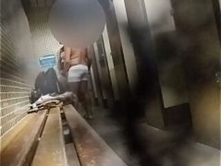 Trabalhador vai tomar banho e caminhoneiro pegou no meu pau