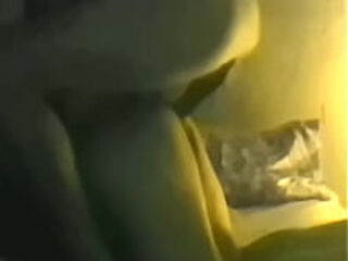 Mujer del ferretero quiere mas, vuelve a buscar pija. Es muy puta, se ofrece y pide termino entregando el culo como una puta.