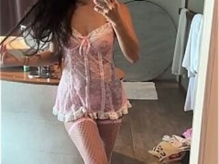 Show my new beauty pink dress before shooting