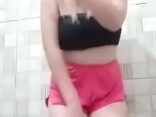 Larissa puta de Ribeirao preto dan&ccedil_ando funk( insta @larissamooriim )