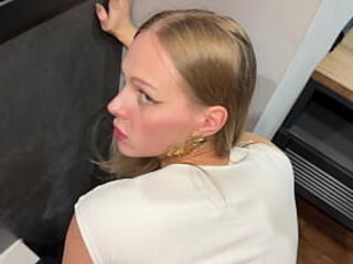 A TINDER DATE ENDED IN SEX IN A PUBLIC TOILET