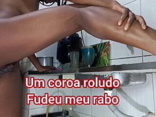 Coroa roludo fudeu meu rabo virgem