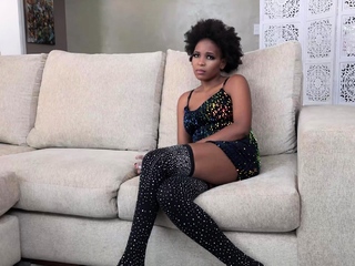 EBONY MILF moaning through the homemade casting