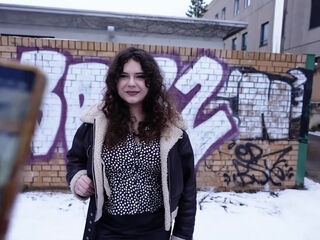 Casting manager picks a German slut up from the streets for audition