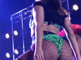 Compilado do show da Anitta!!