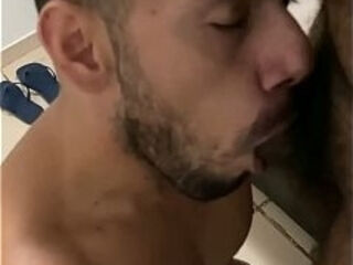 Pauzudo chupou meu cuzinho e meteu bem gostoso