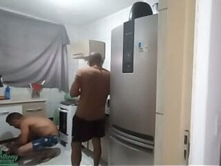 Contratei um montador de moveis pra montar o arm&aacute_rio da cozinha no final o puto me deixou brincar com as ferramentas