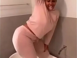 Mzansi Thick Booty Shaking